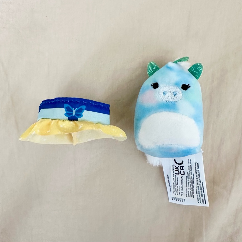 Brand New 2” Gwen the Unicorn Squishville Series 10 Mystery Squad